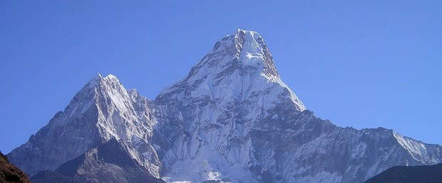 Everest’te buzlar eridi cesetler ortaya çıktı